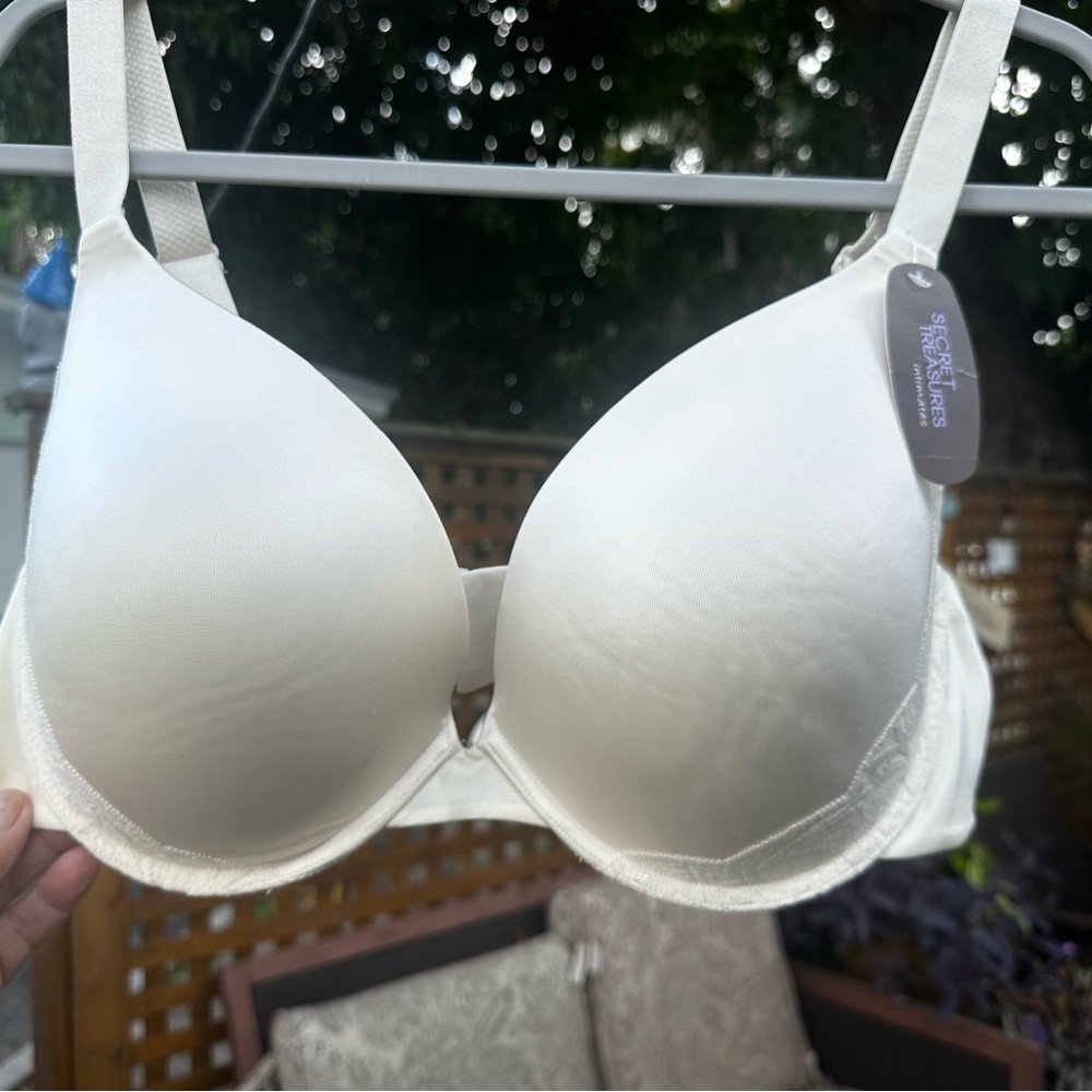 Secret Treasures Women's Ivory Lace Bra - Picture 2 of 7